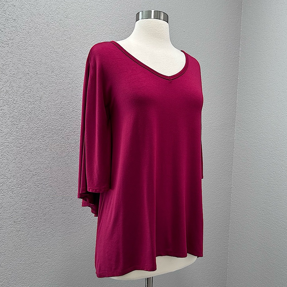 ❗️3/$20❗️H by Halston V-neck Knit Cape Top